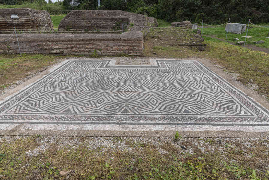 Italia - Ostia 24 - parque arqueológico de Ostia Antica.jpg